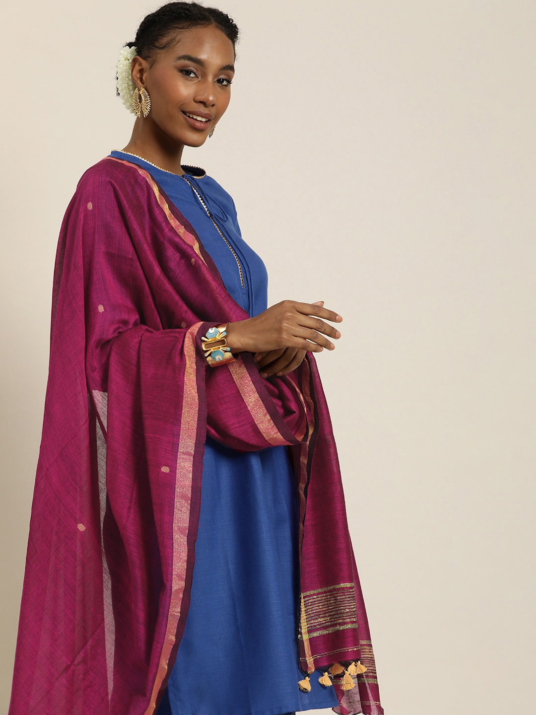 

Taavi Tasselled Woven Design Dupatta, Magenta
