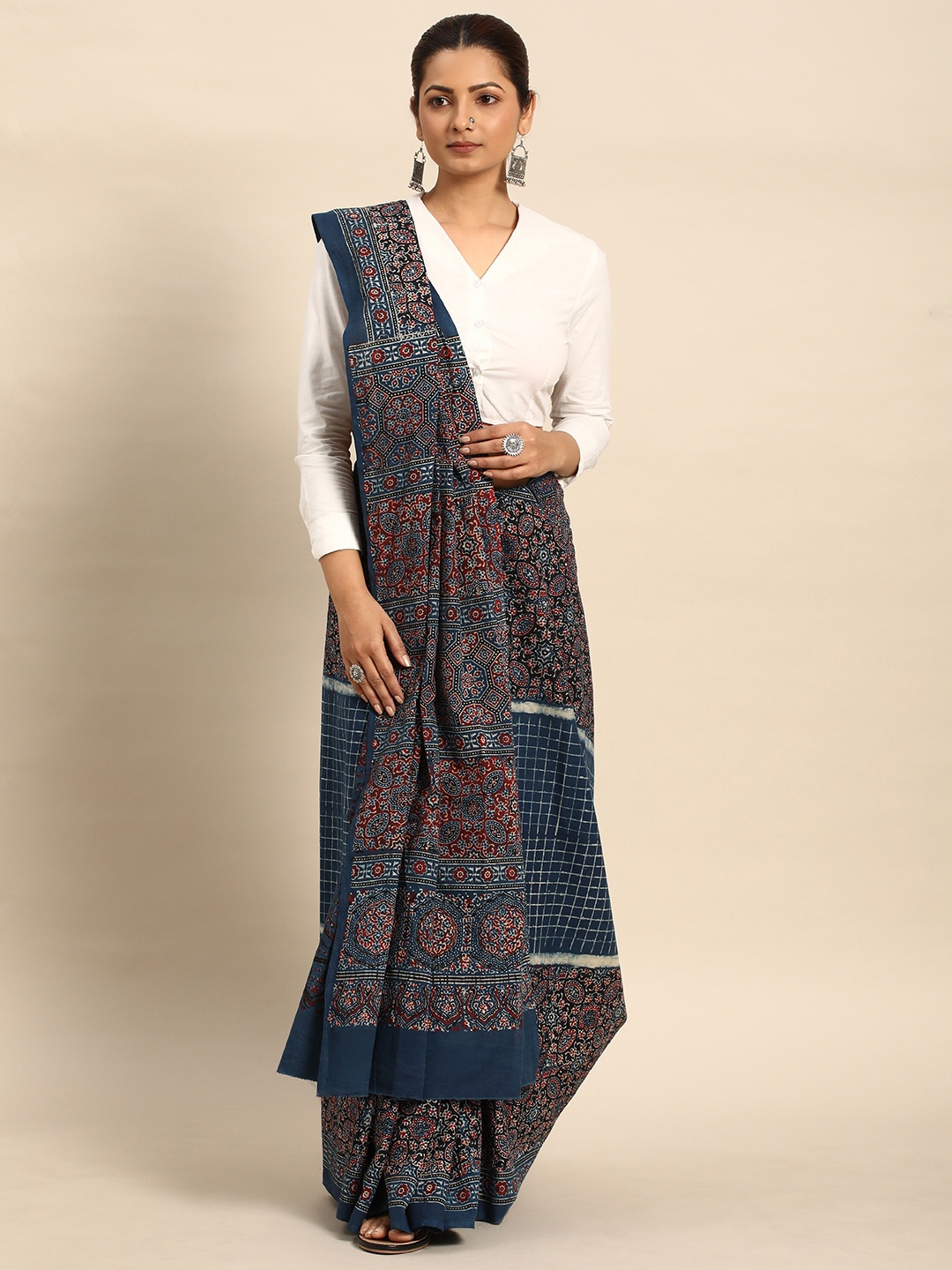 

Taavi Ajrak Block Pure Cotton Block Print Saree, Navy blue