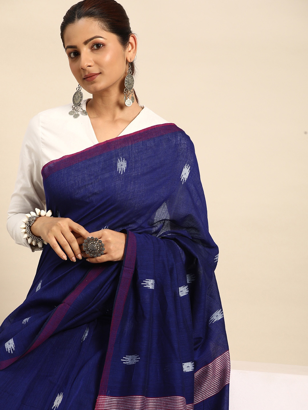 

Taavi Pure Cotton Jamdani Inspired Saree With Attached Unstitiched Blouse, Navy blue