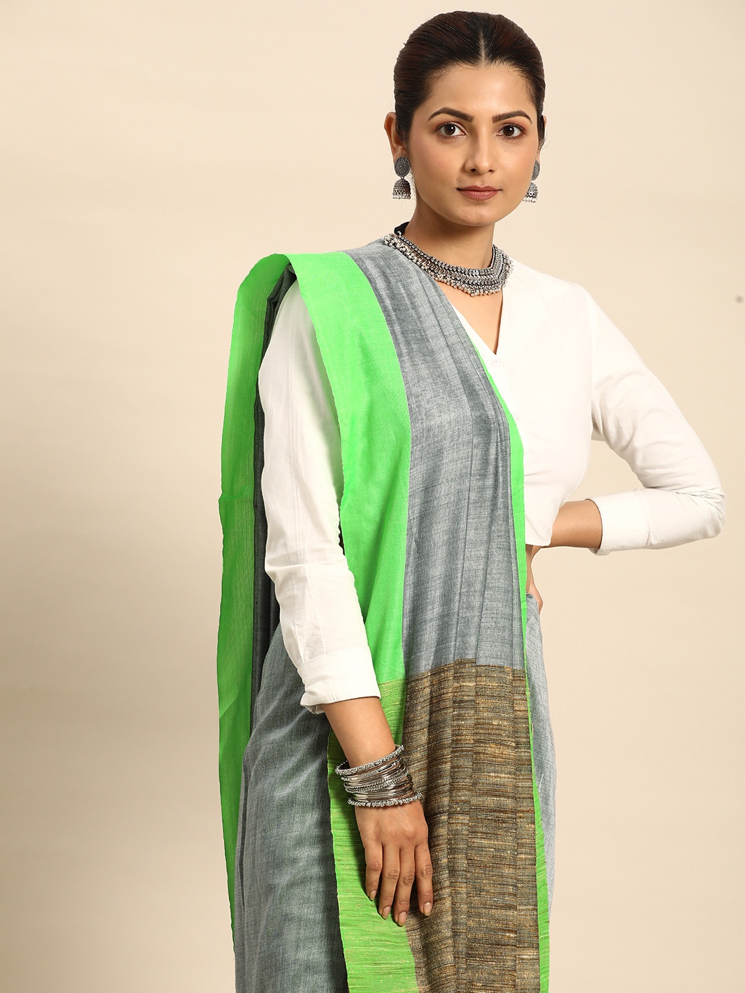 

Taavi Woven Designed Pure Cotton Saree, Grey