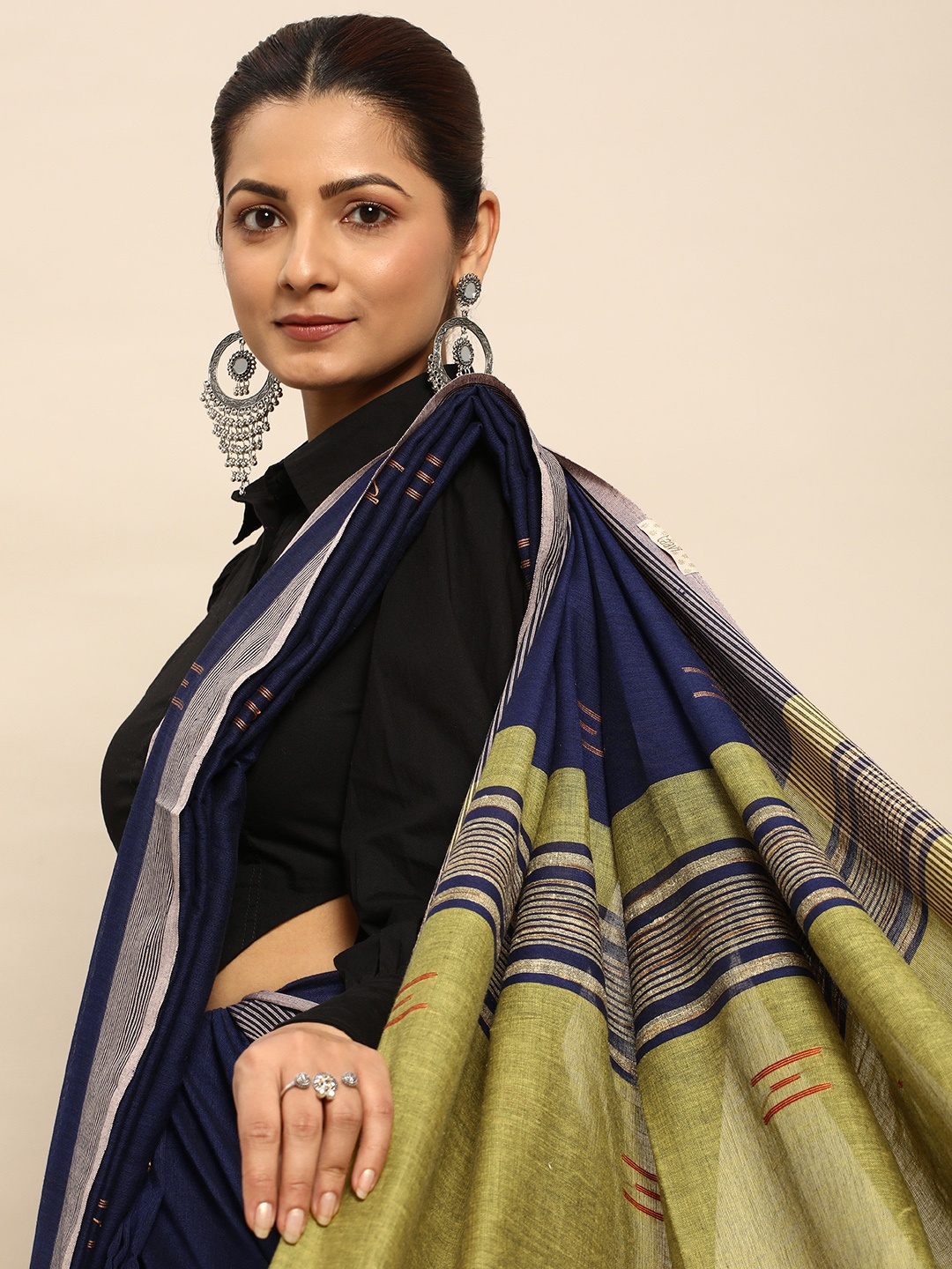 

Taavi Woven Design Pure Cotton Handloom Saree, Blue