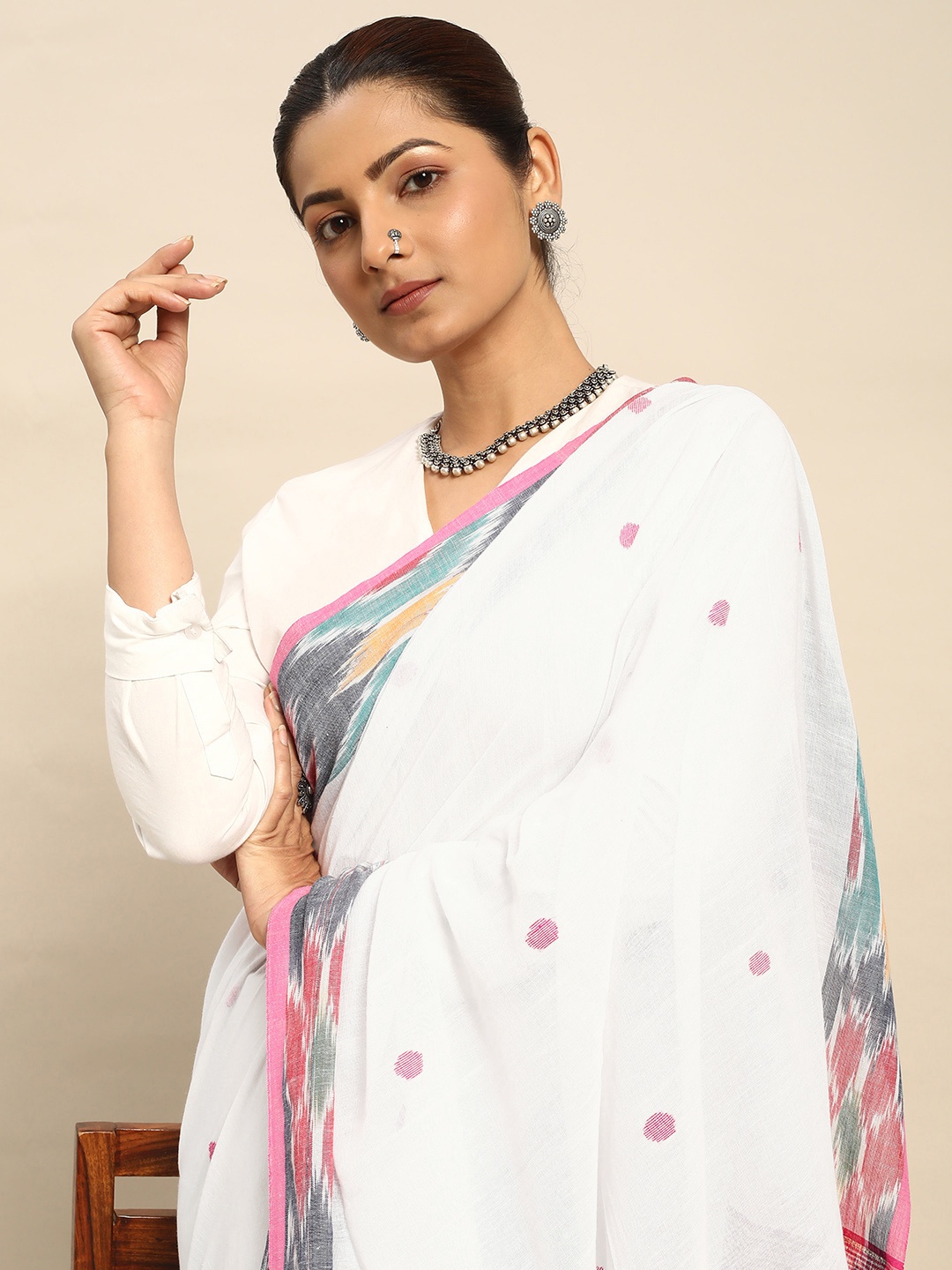 

Taavi Polka Dot Pure Cotton Jamdani Inspired Woven Legacy Saree, White