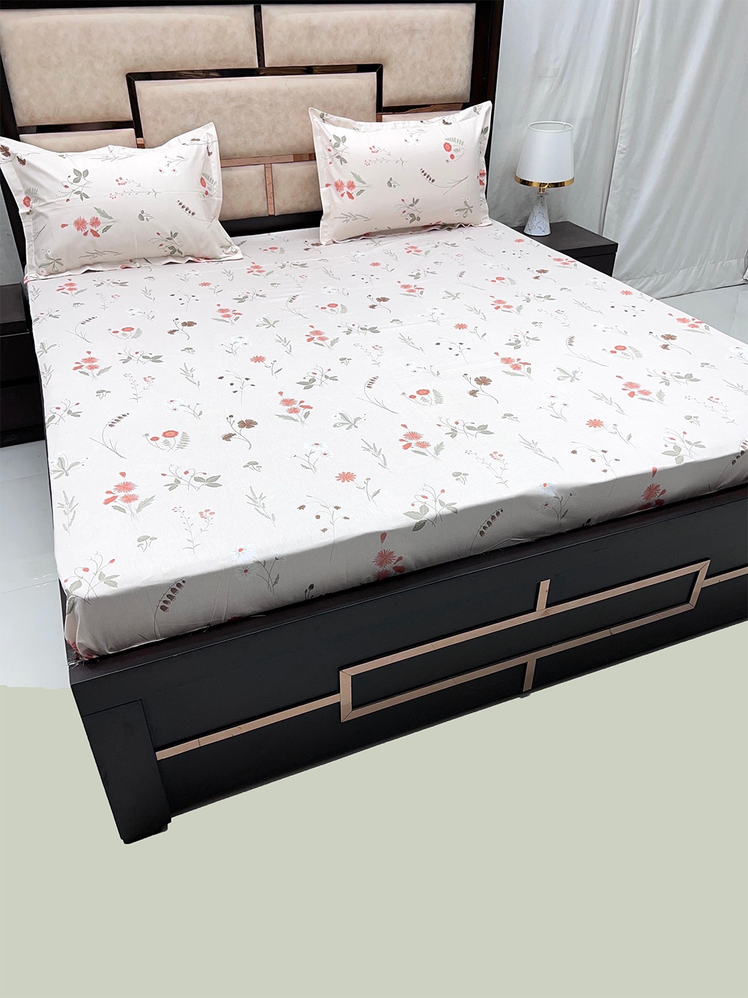 

Pure Decor White & Green Floral Cotton 400 TC King Bedsheet With 2 Pillow Covers