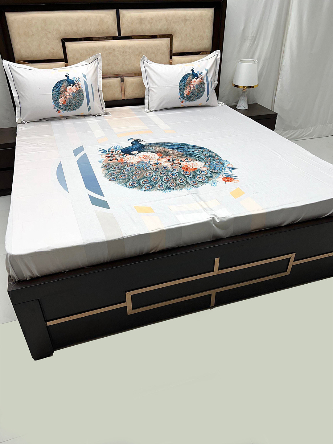 

Pure Decor Majestic White & Blue 500 TC Pure Cotton King Bedsheet with 2 Pillow Covers