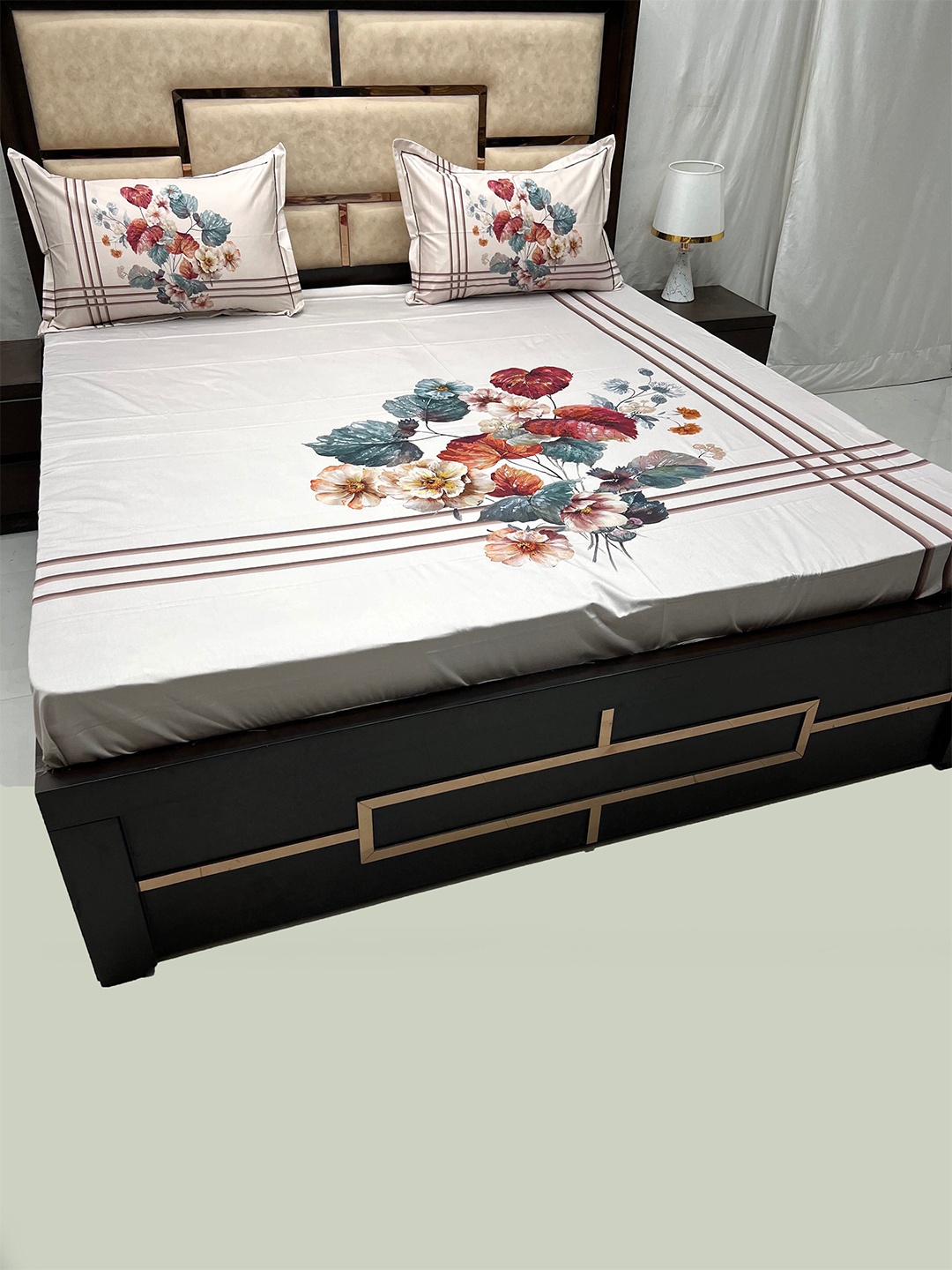 

Pure Decor Velar Fur Sib White Floral Cotton 500 TC King Bedsheet With 2 Pillow Covers