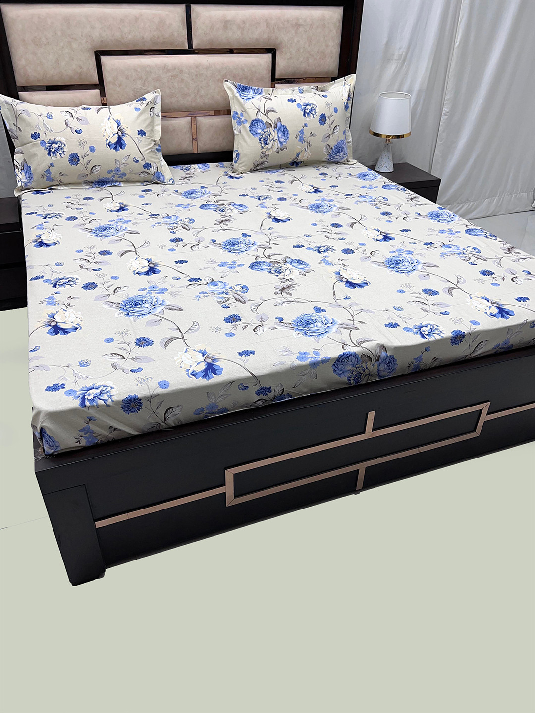 

Pure Decor Velar Fur Sib Grey Floral Cotton 400 TC King Bedsheet With 2 Pillow Covers