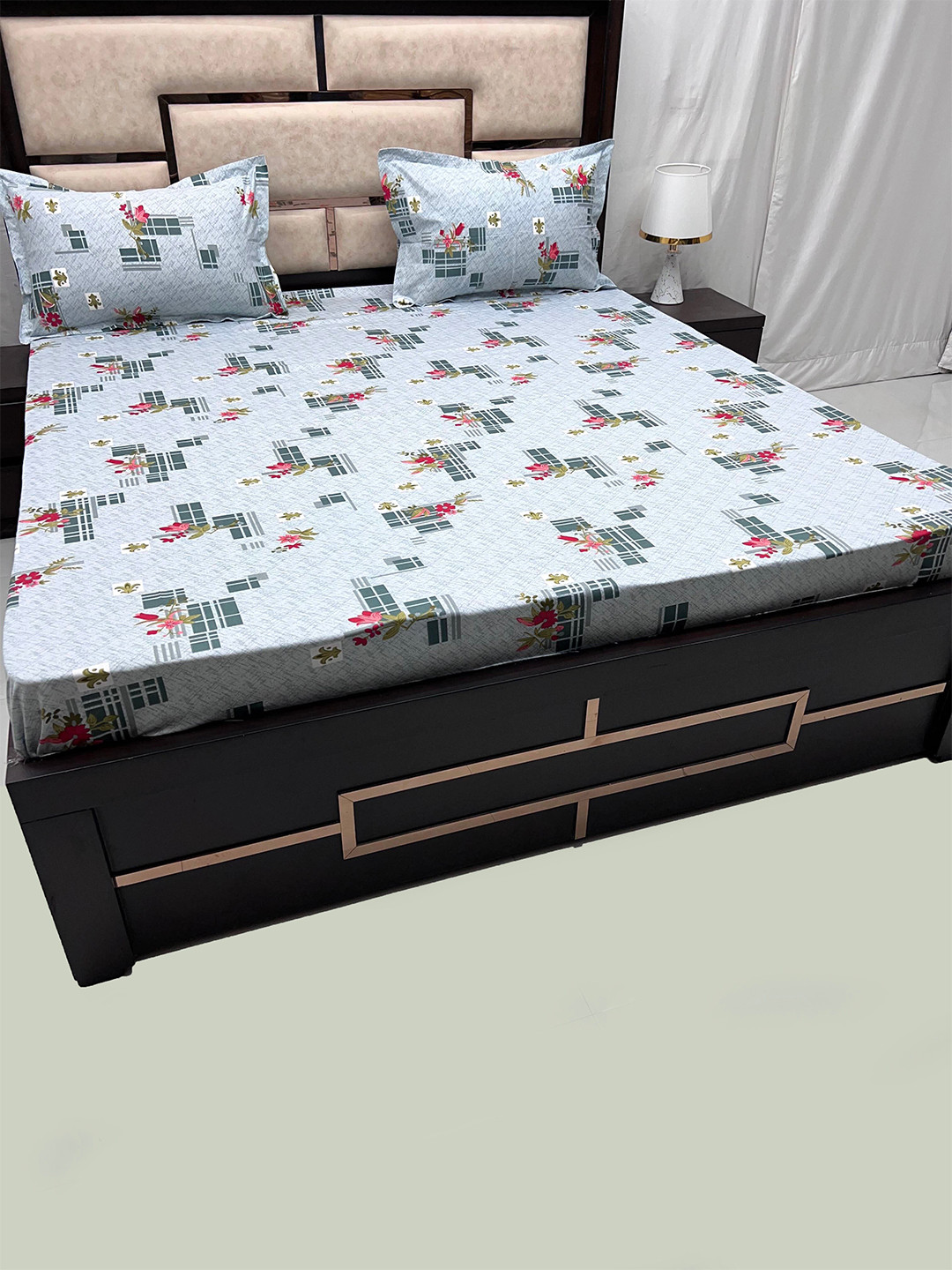 

Pure Decor Velar Fur Sib Grey Floral Cotton 400 TC King Bedsheet With 2 Pillow Covers