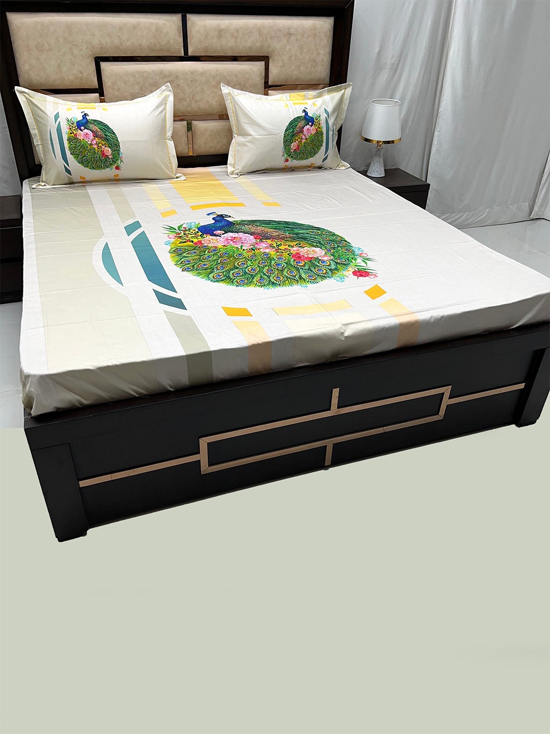 

Pure Decor Majestic White Ethnic Motifs Cotton 500 TC King Bedsheet With 2 Pillow Covers