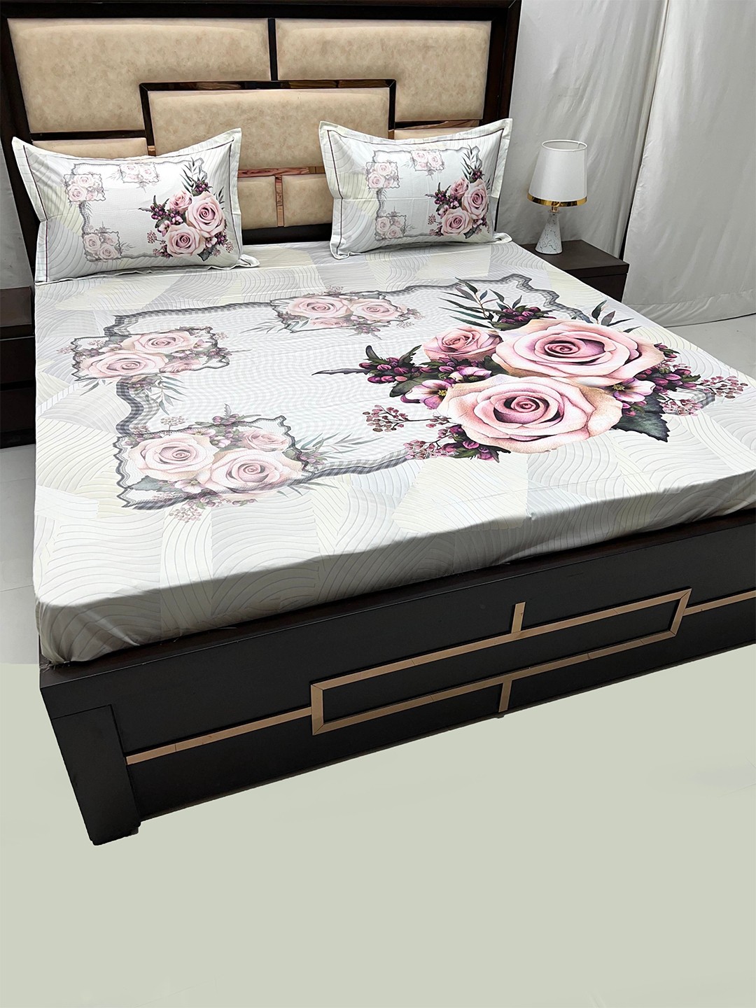

Pure Decor Majestic White & Grey Floral Cotton 500 TC King Bedsheet With 2 Pillow Covers