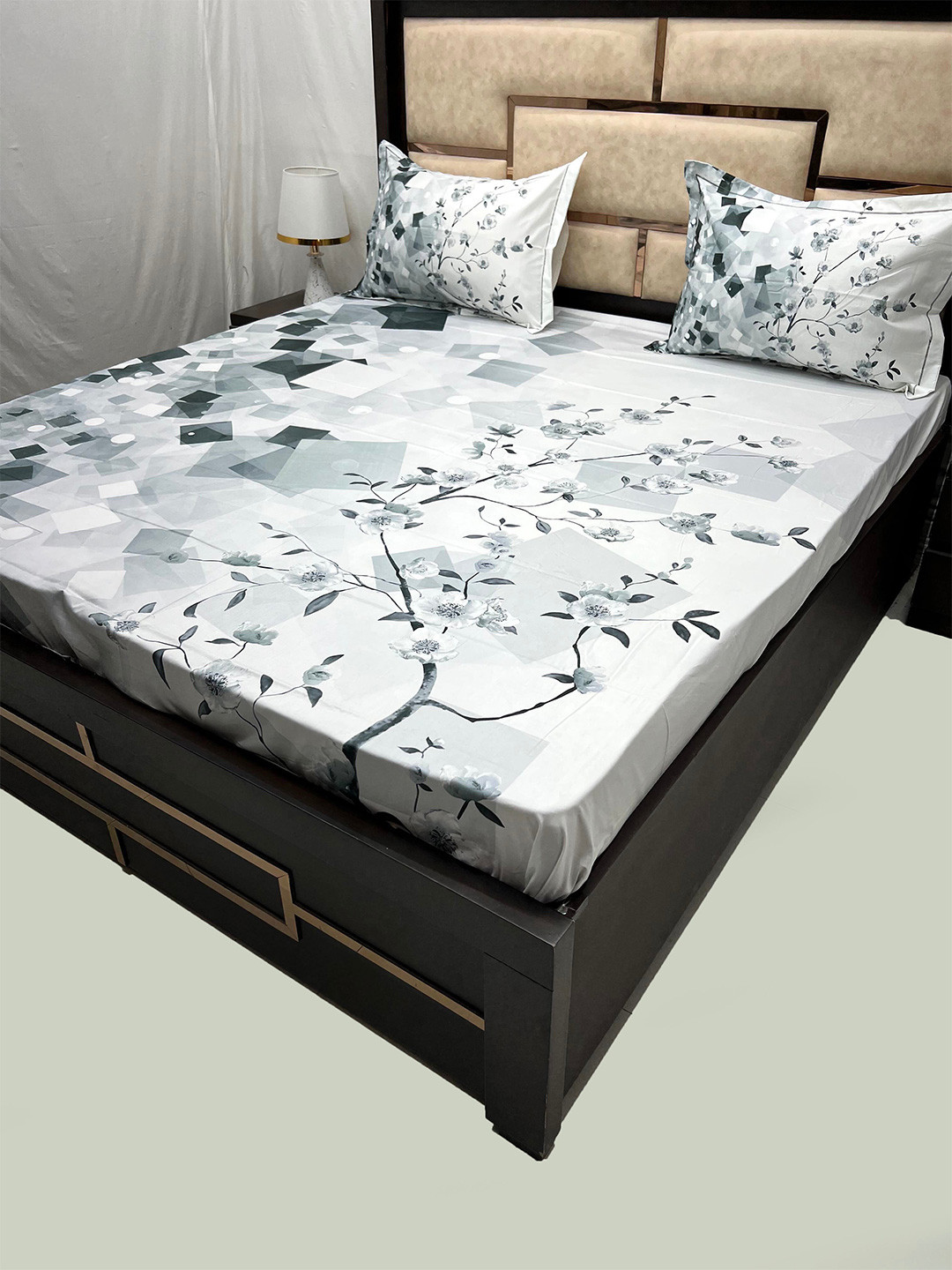 

Pure Decor Majestic Grey & Black Floral Cotton 500 TC King Bedsheet With 2 Pillow Covers
