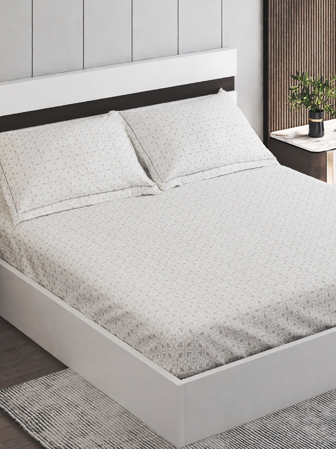 

Home Centre Grandeur White & Grey Printed 300 TC Cotton King Bedsheet & 2 Pillow Covers