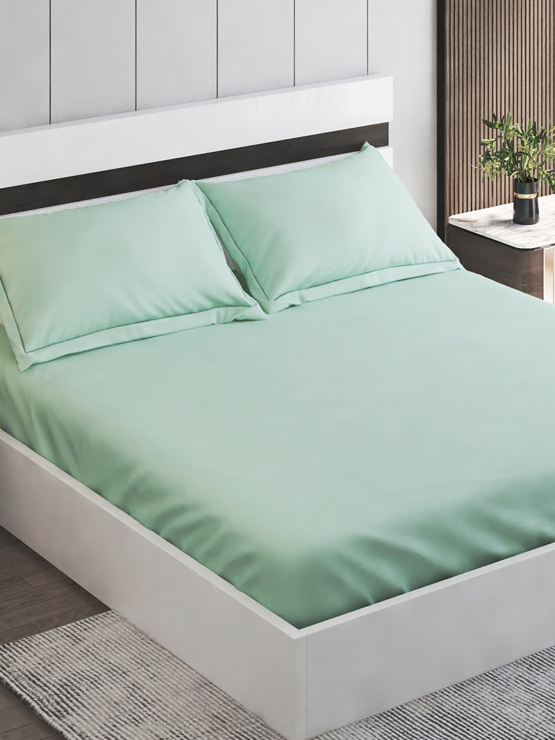 

Home Centre Colour Refresh Green 144 TC Cotton Fitted King Bedsheet With 2 Pillow Covers
