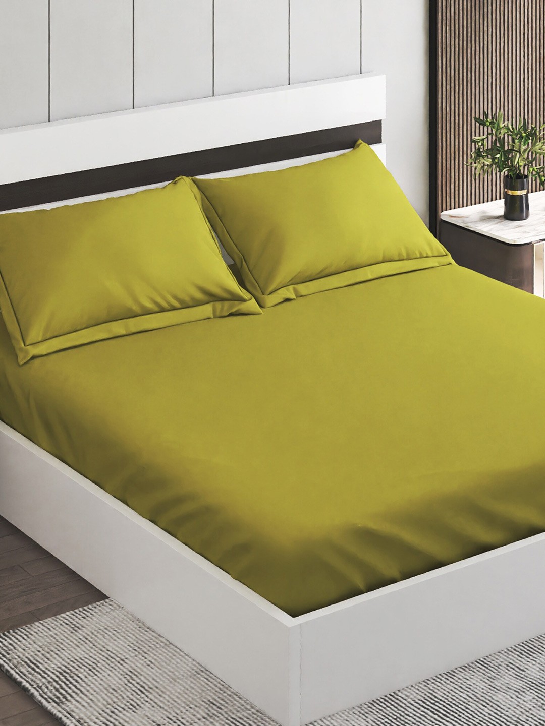 

Home Centre Colour Refresh Green 144 TC Cotton Fitted King Bedsheet With 2 Pillow Covers