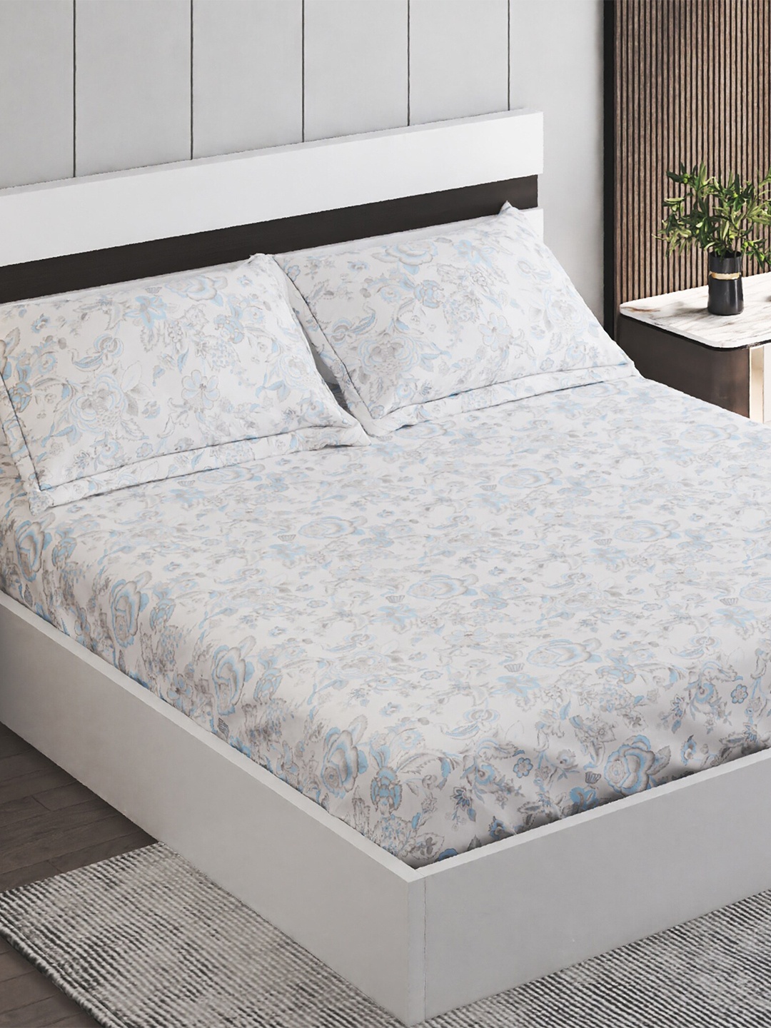 

Home Centre Grandeur White & Blue Printed 300 TC Cotton King Bedsheet & 2 Pillow Covers