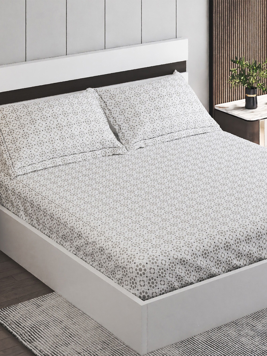 

Home Centre Grandeur White Printed 200 TC Fitted Cotton King Bedsheet & 2 Pillow Covers