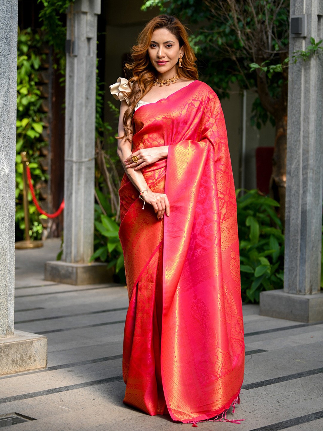 

BEATITUDE Ethnic Woven Design Zari Banarasi Saree, Pink