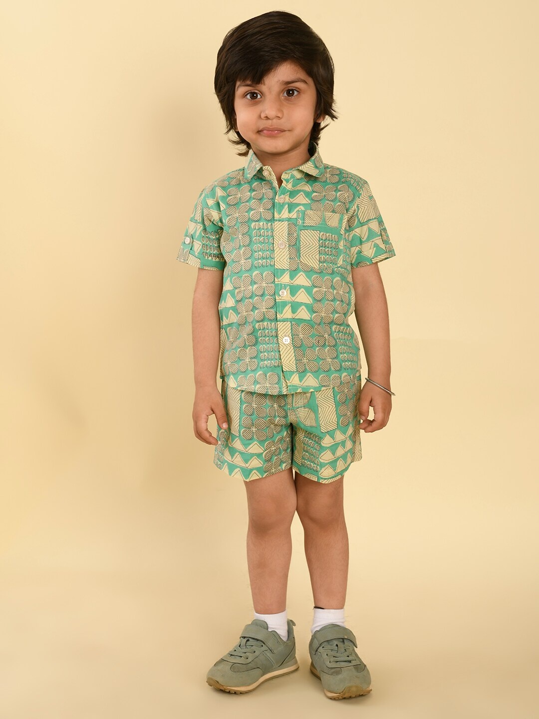 

LIL PITAARA Boys Geometric Printed Pure Cotton Shirt with Shorts, Green