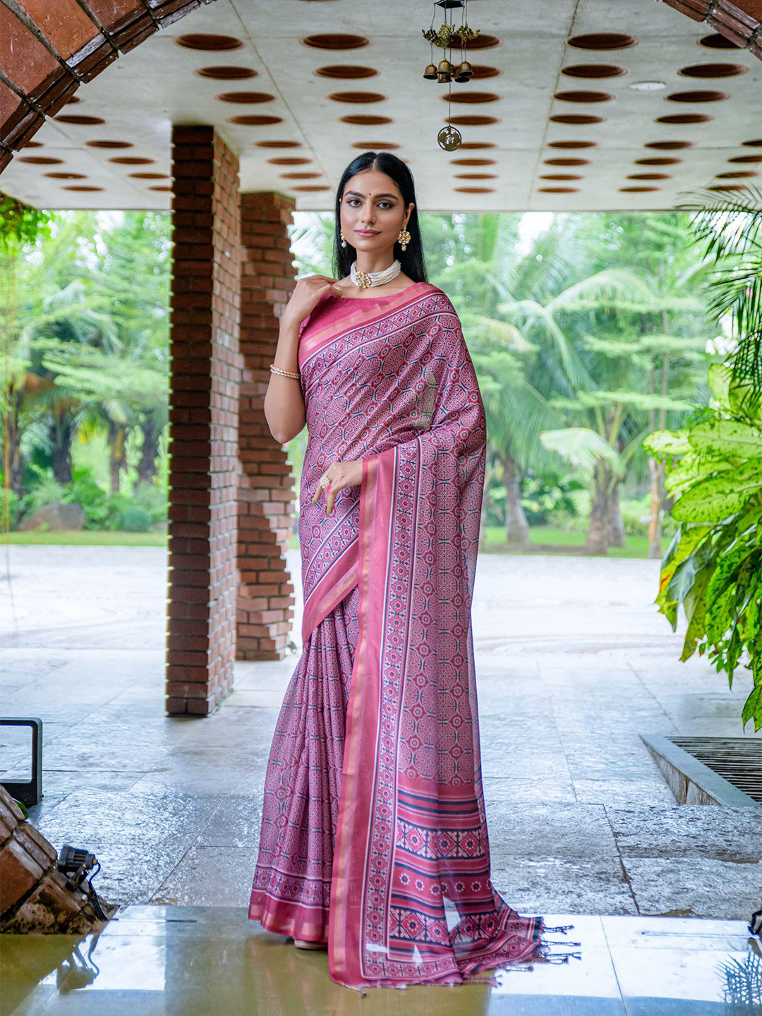 

Mitera Pink & Blue Ethnic Motifs Zari Tussar Saree