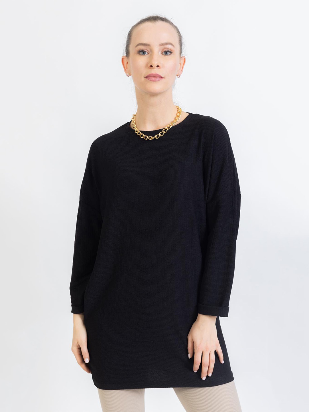 

PRET A TUER Round Neck Drop-Shoulder Sleeves Oversized Tunic, Black