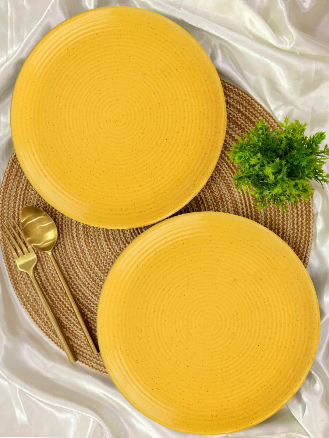 

StyleMyWay Yellow 2 Pieces Textured Ceramic Glossy Plates