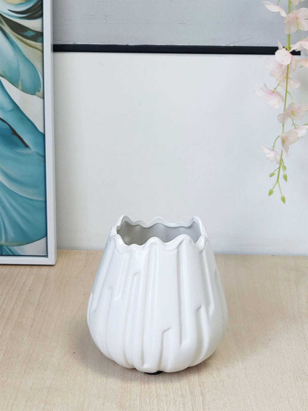 

Art Street White Textured Ceramic Flower Vase