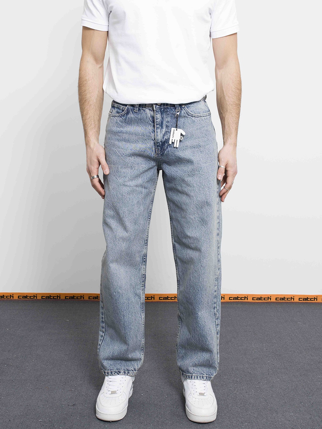 

catch Men Relaxed Fit Light Fade Stretchable Jeans, Blue