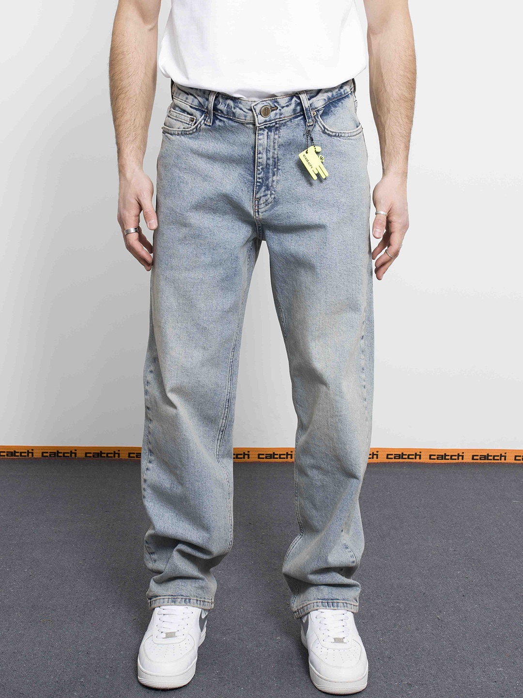 

catch Men Relaxed Fit Light Fade Stretchable Jeans, Blue