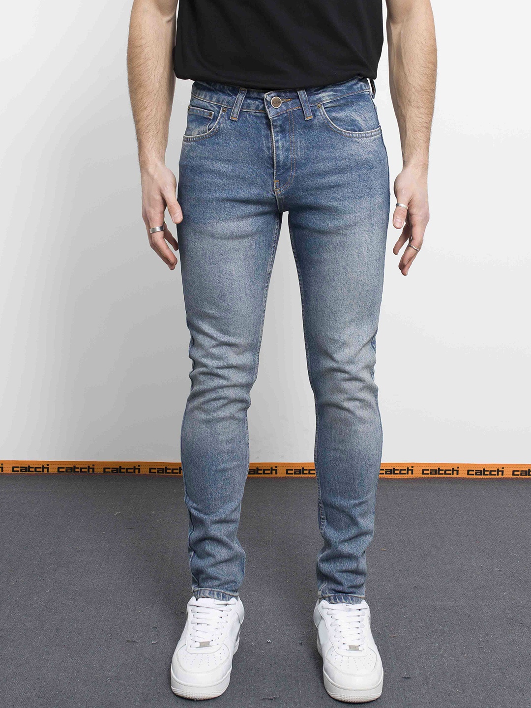 

catch Men Slim Fit Light Fade Stretchable Jeans, Blue