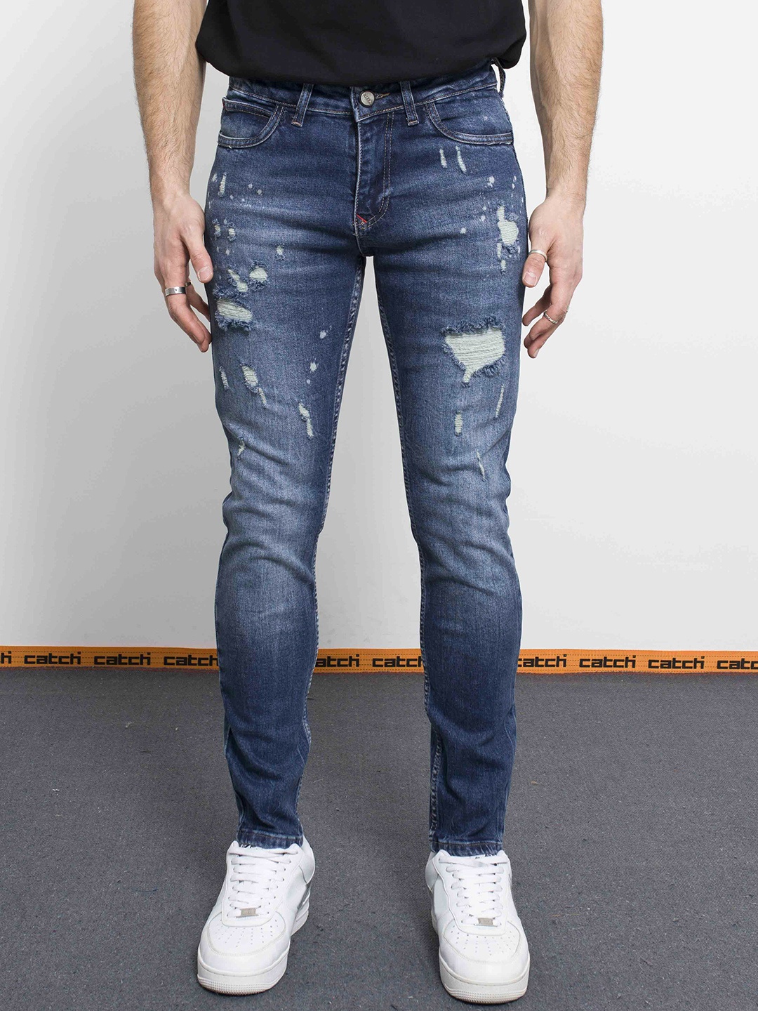 

catch Men Slim Fit Mildly Distressed Light Fade Stretchable Jeans, Blue