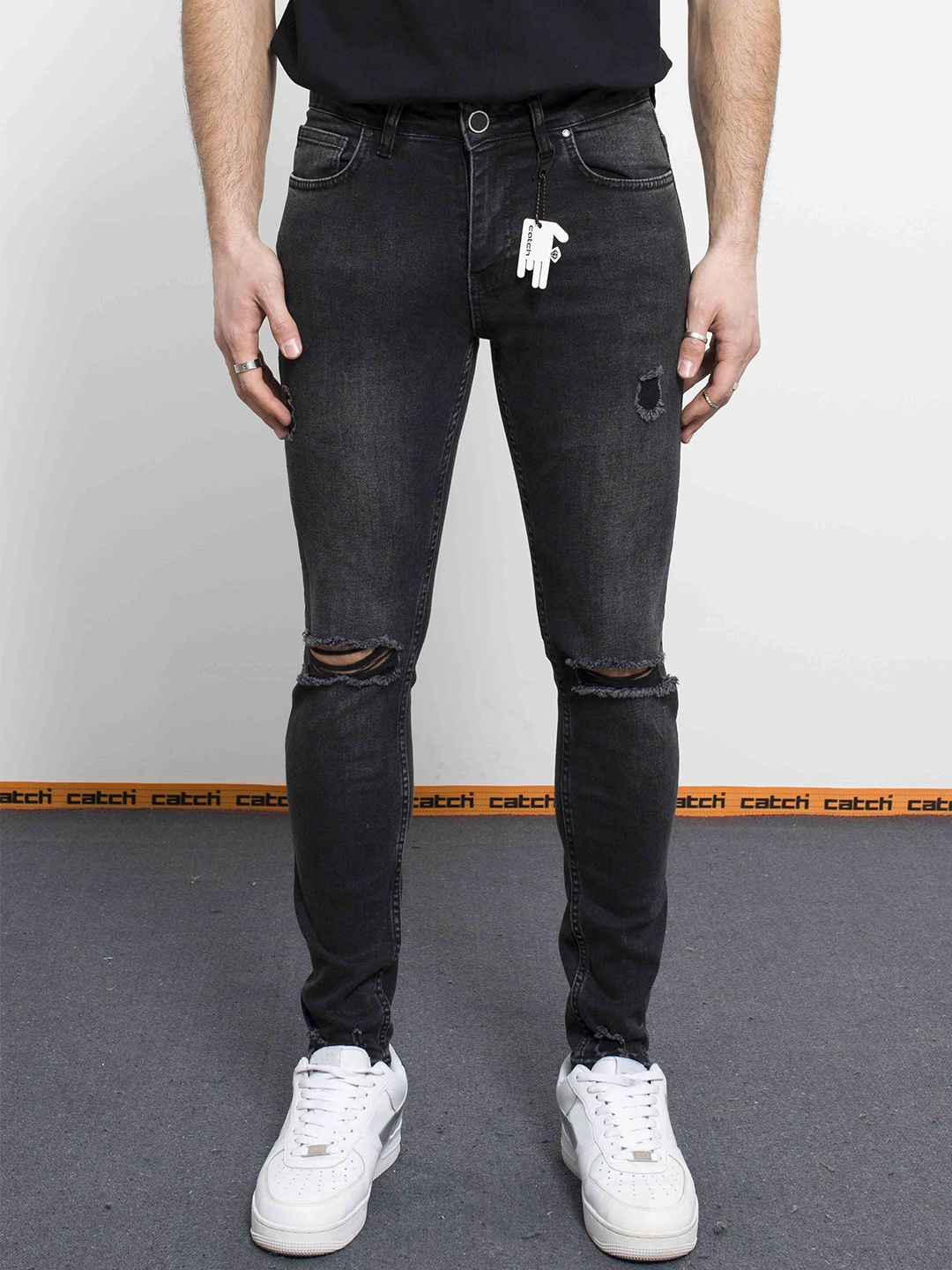 

catch Men Slim Fit Ripped Jeans, Black
