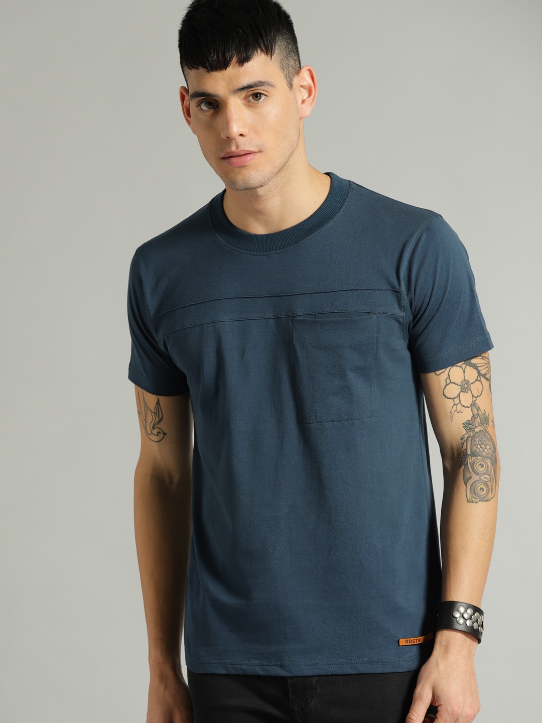 

Roadster Men Teal Blue Solid Round Neck T-shirt