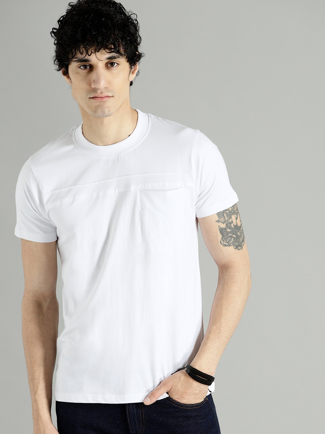 

Roadster Men White Solid Round Neck T-shirt