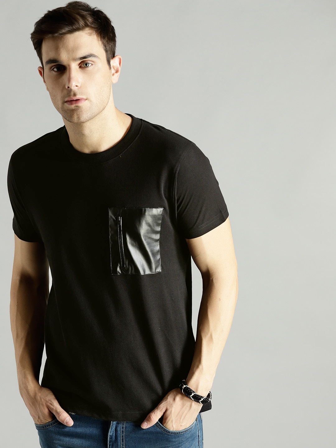 

Roadster Men Black Solid Round Neck Pure Cotton T-shirt