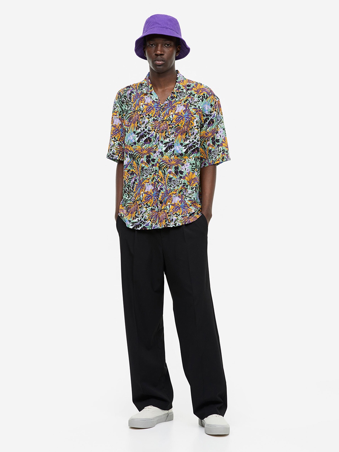 

H&M Men Relaxed Fit Patterned Resort Shirt, Green