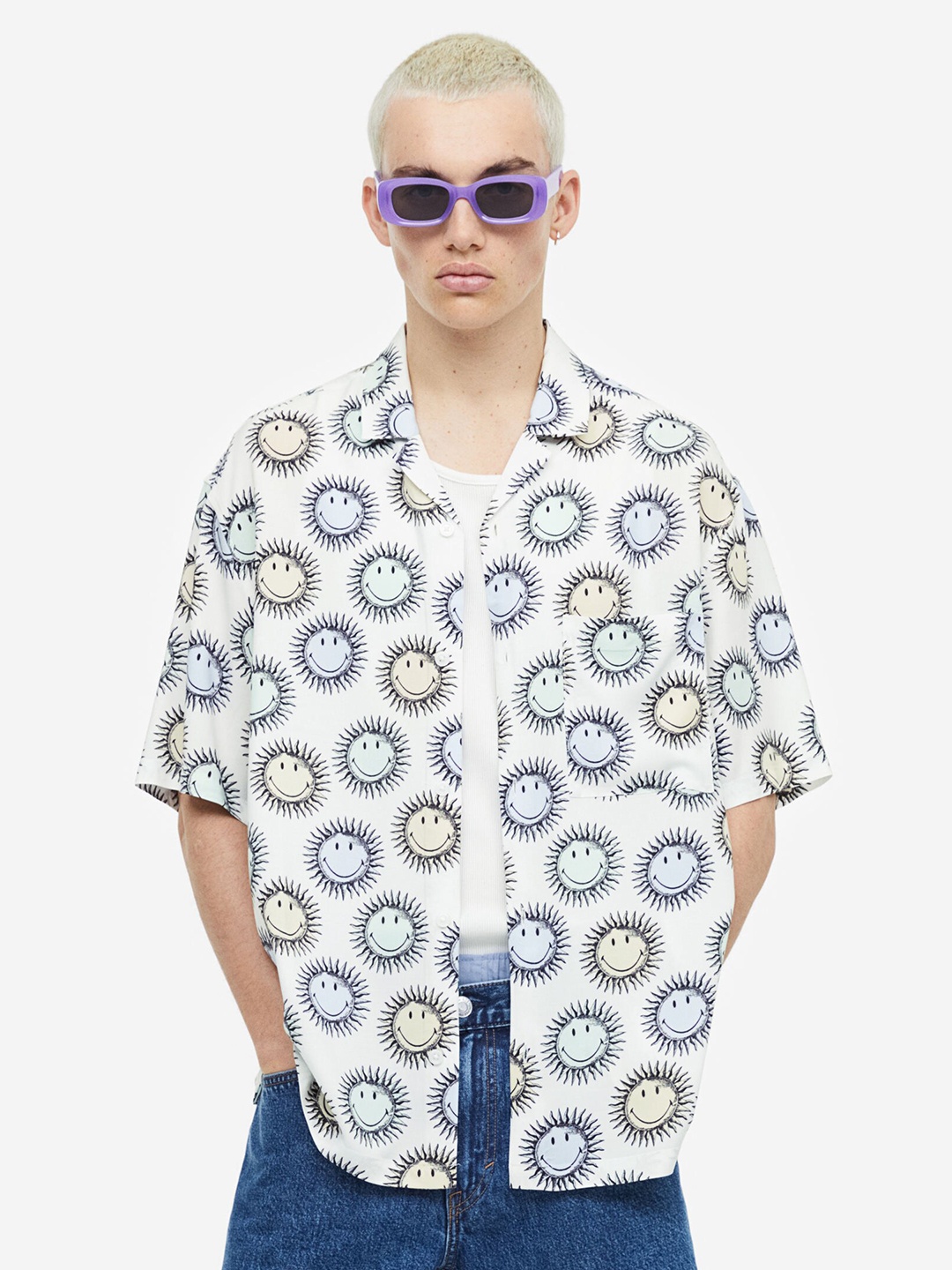 

H&M Men Relaxed Fit Patterned Resort Shirt, White