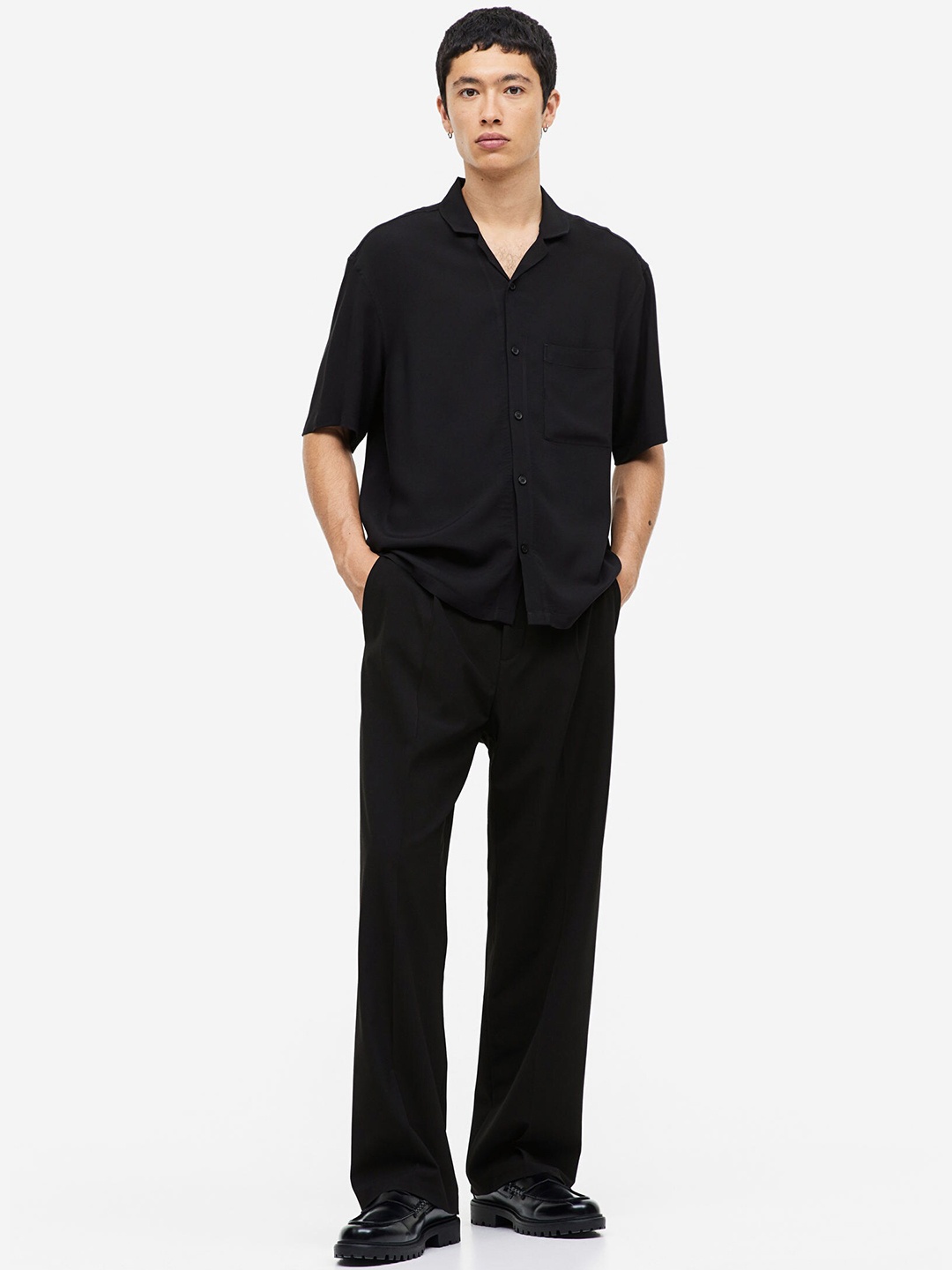 

H&M Men Relaxed Fit Resort Shirt, Black