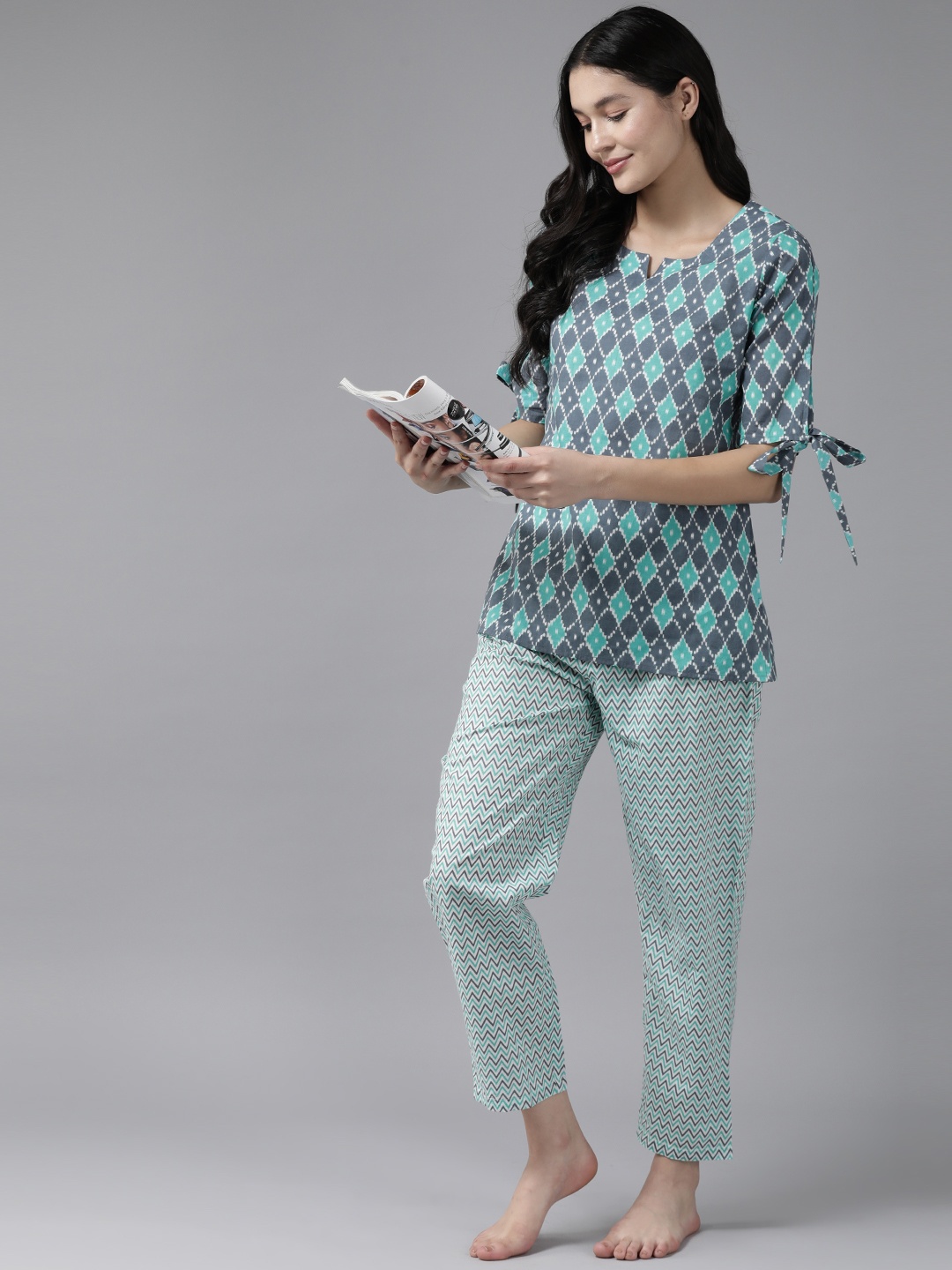 

Prakrti Women Printed Cotton Night suit, Grey