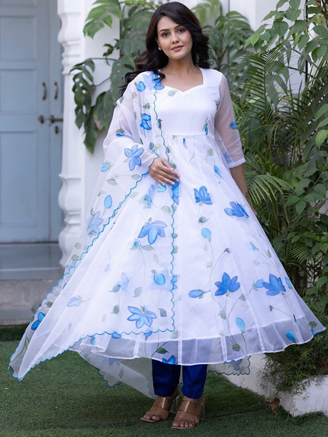 OneWe Floral Printed Anarkali Kurta With Trousers & Dupatta, White