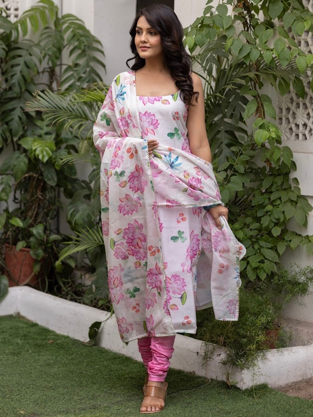 

OneWe Floral Printed Square Neck Kurta With Churidar & Dupatta, White