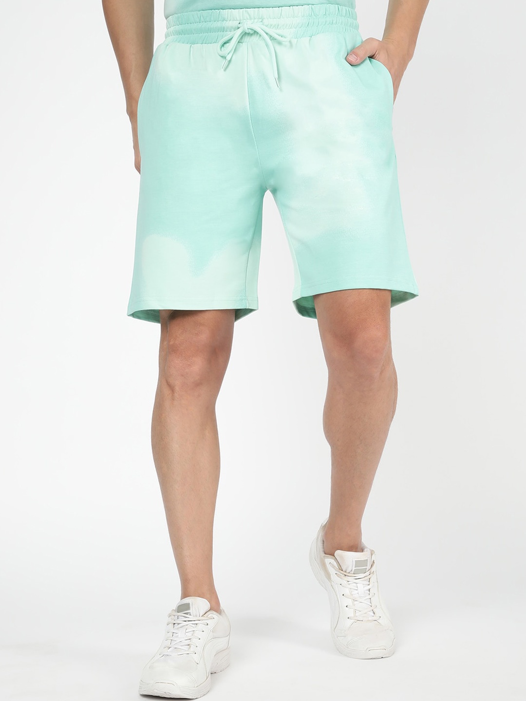 

R&B Men Mid-Rise Dyed Casual Cotton Shorts, Green