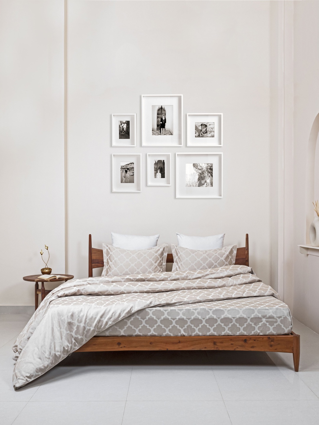 

Clasiko Gold-Toned Cotton 400TC King Size Duvet Cover With 2 Pillow Covers
