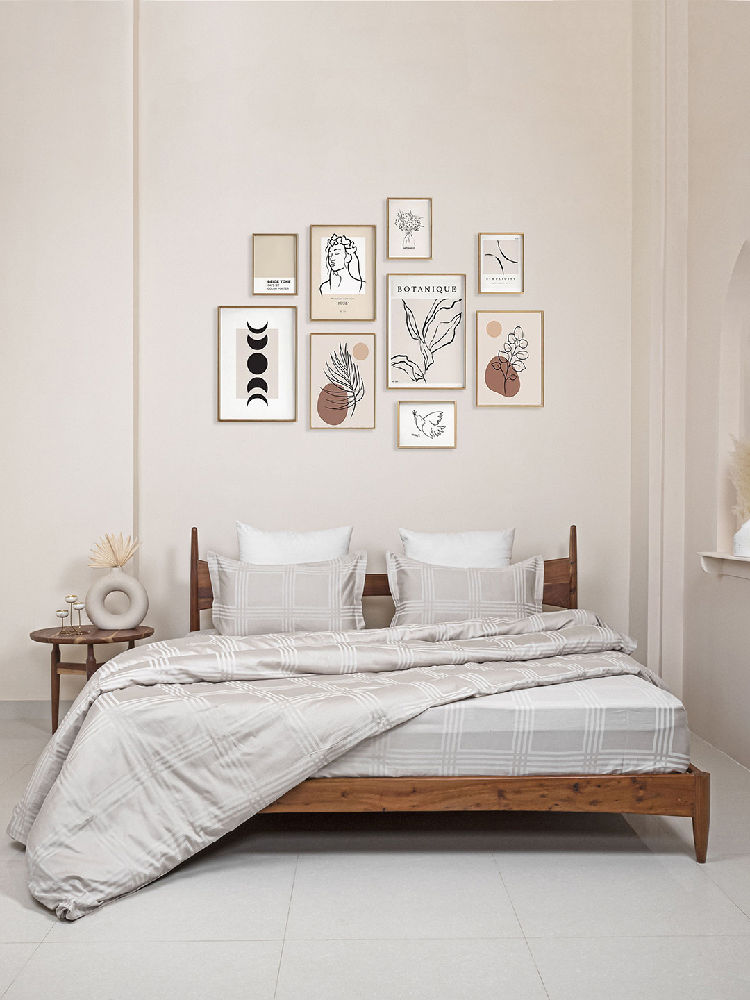 

Clasiko Grey Checked 400TC King Size Duvet Cover With 2 Pillow Covers