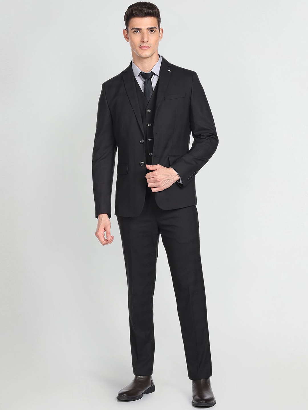 Arrow Regular-Fit Single-Breasted Three-Piece Formal Suit, Black