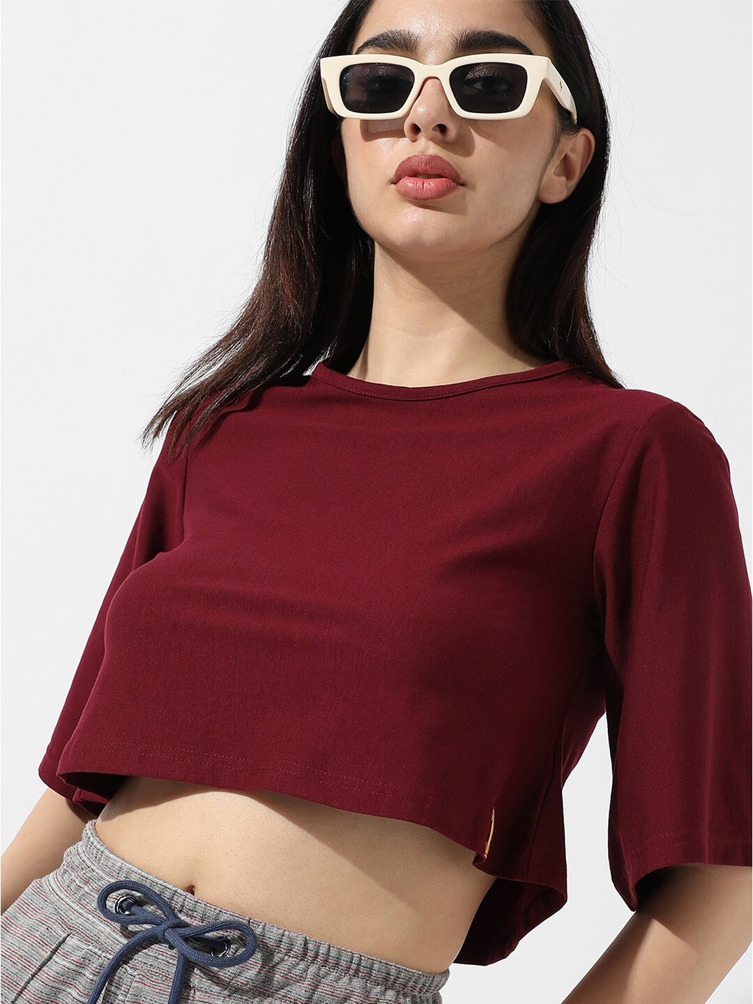 

Campus Sutra Maroon Knitted Cropped Top