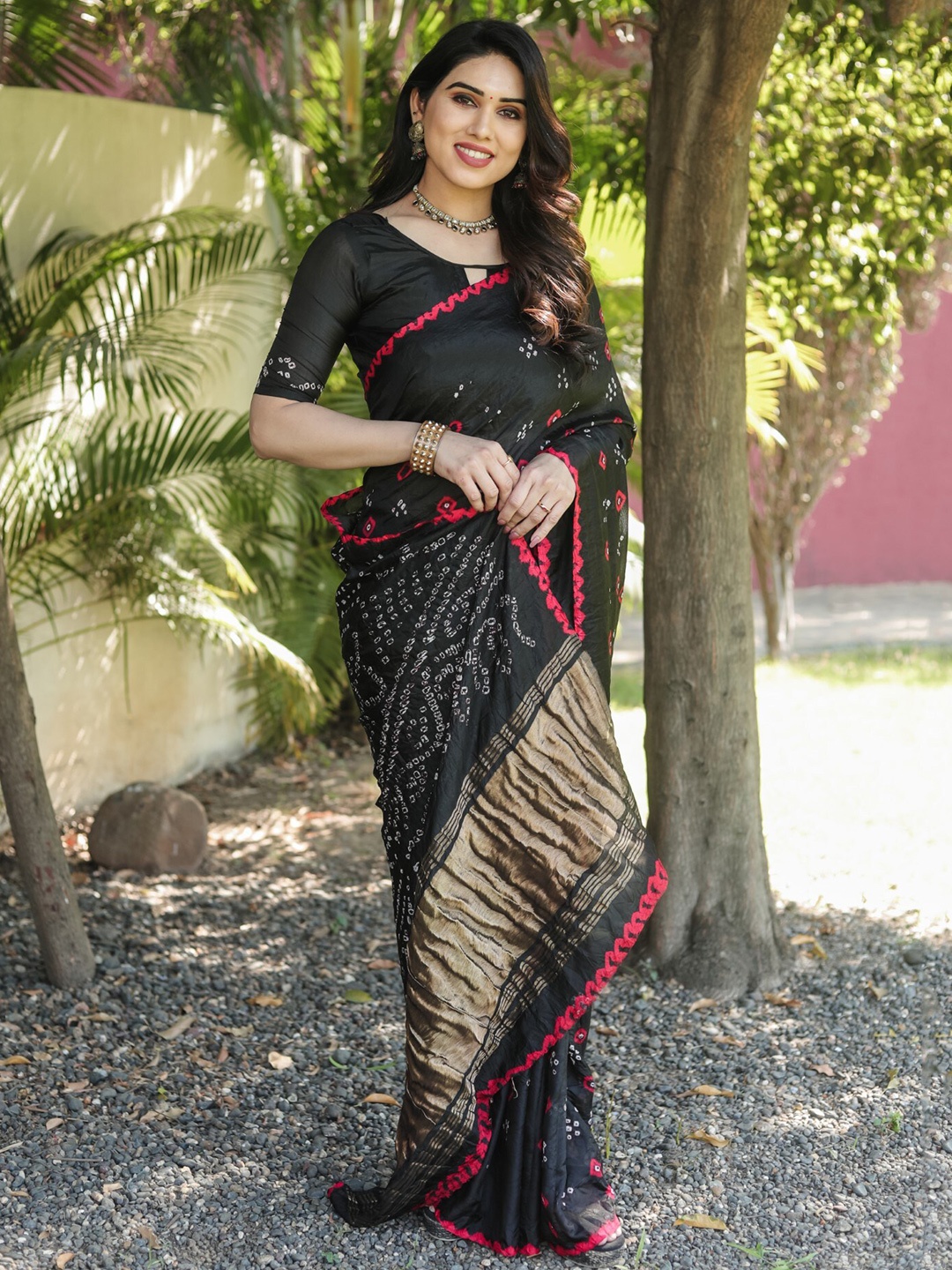 

Mitera Black & Pink Zari Bandhani Tissue Saree