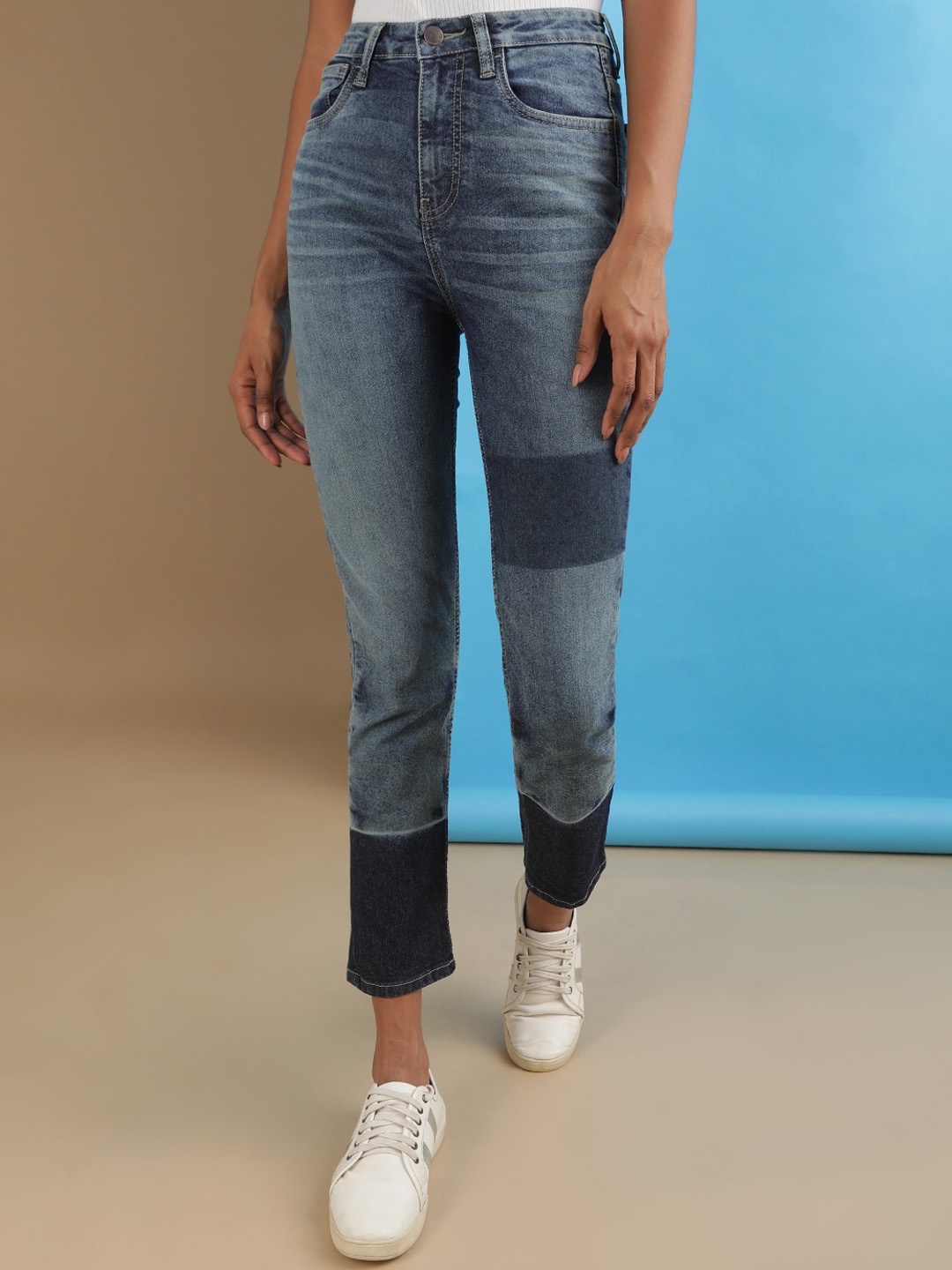 

Freehand by The Indian Garage Co Women Blue Straight Fit Light Fade Clean Look Jeans