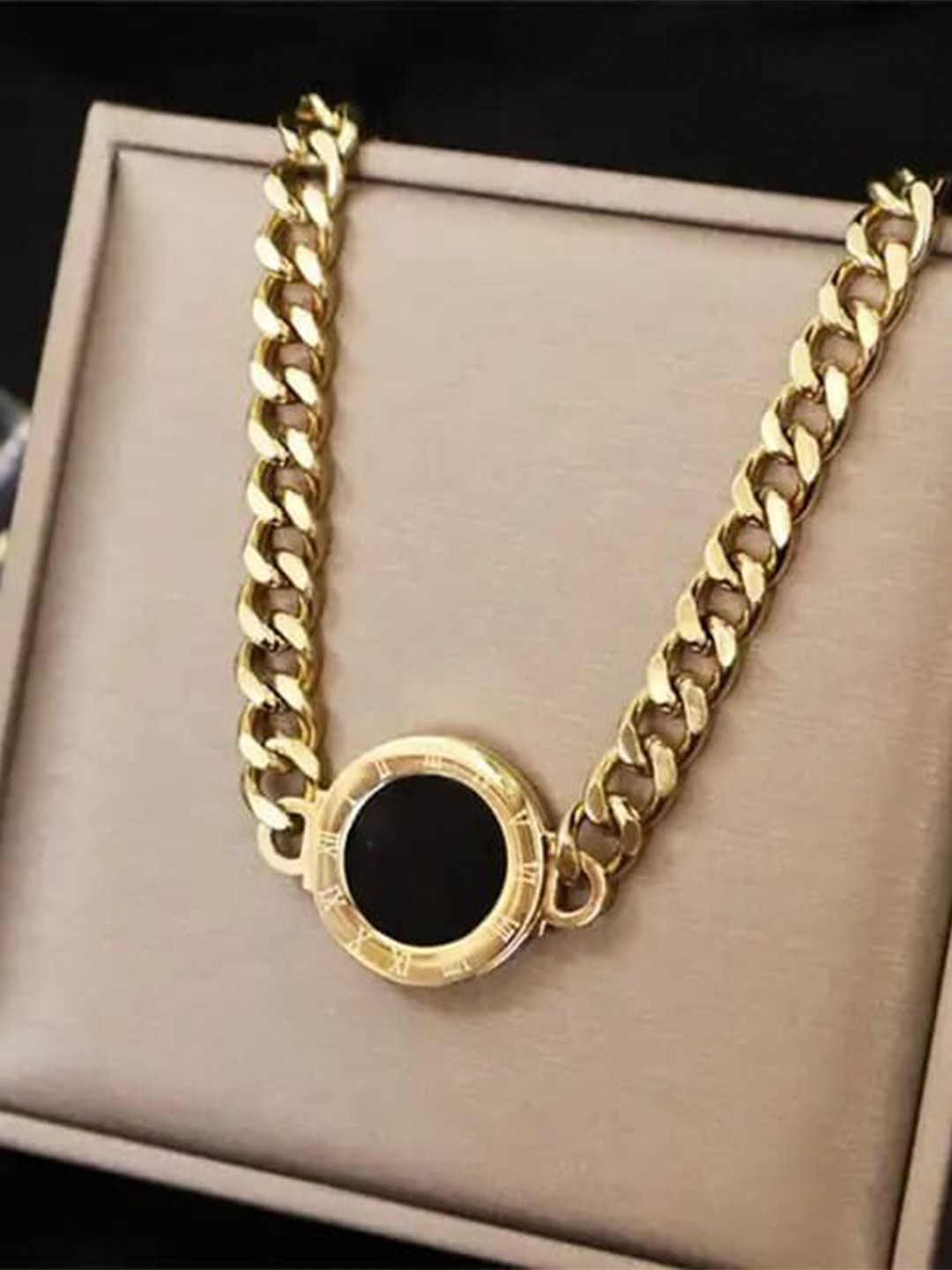 

VIEN Gold-Plated Roman Numerals Choker Necklace
