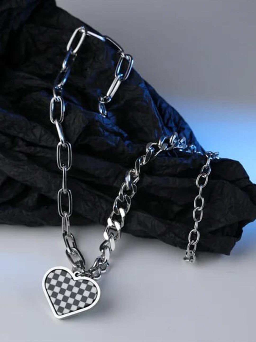

VIEN Women Silver-Plated Heart Pendant Necklace