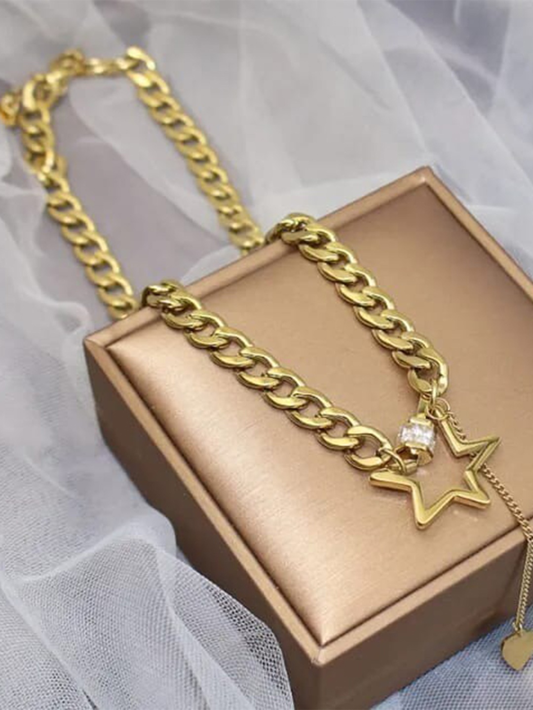 

VIEN Women Gold-Plated Clavicle Chain Star Pendant Necklace