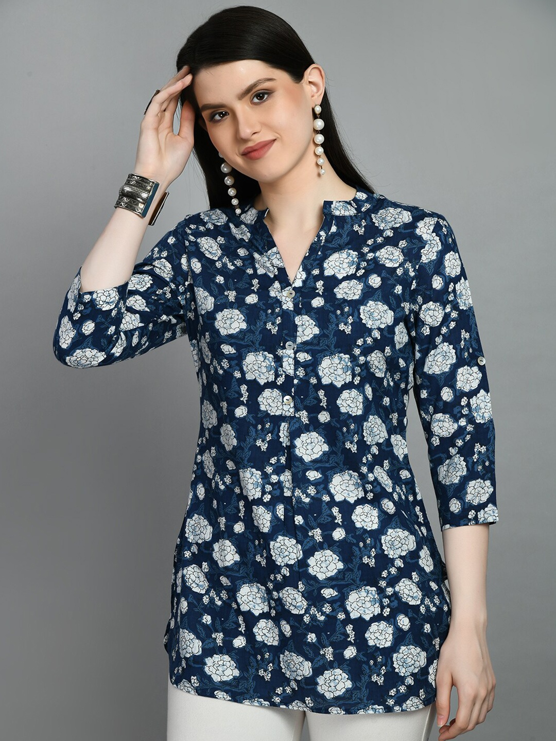 

MEESAN Mandarin Collar Floral Printed Kurti, Blue